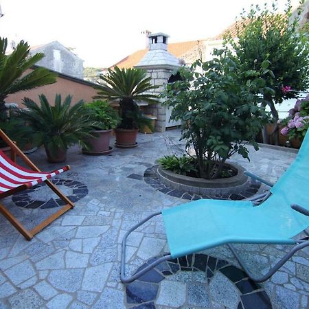 App With A Lovely Patio Mali Lošinj Εξωτερικό φωτογραφία