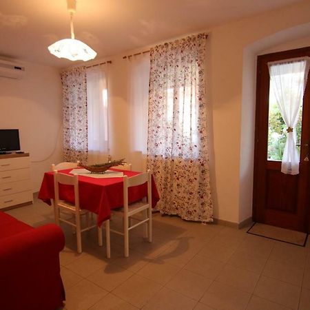 App With A Lovely Patio Mali Lošinj Εξωτερικό φωτογραφία