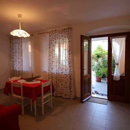 App With A Lovely Patio Mali Lošinj Εξωτερικό φωτογραφία