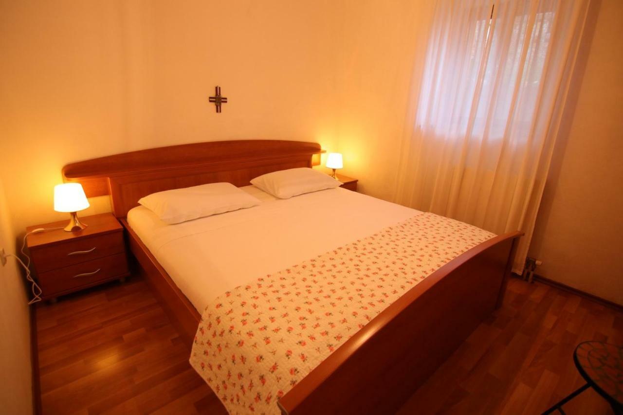 App With A Lovely Patio Mali Lošinj Εξωτερικό φωτογραφία