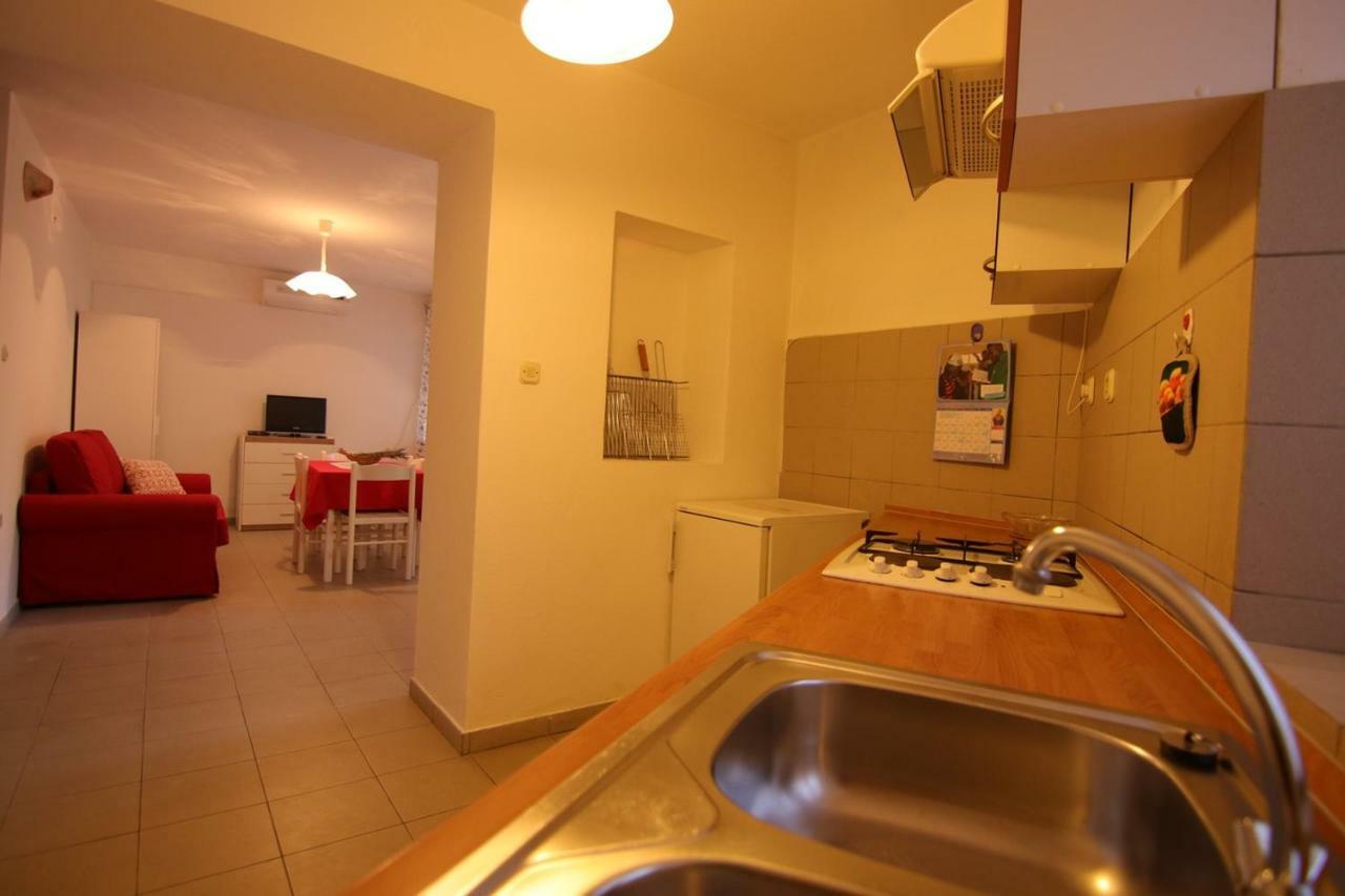App With A Lovely Patio Mali Lošinj Εξωτερικό φωτογραφία