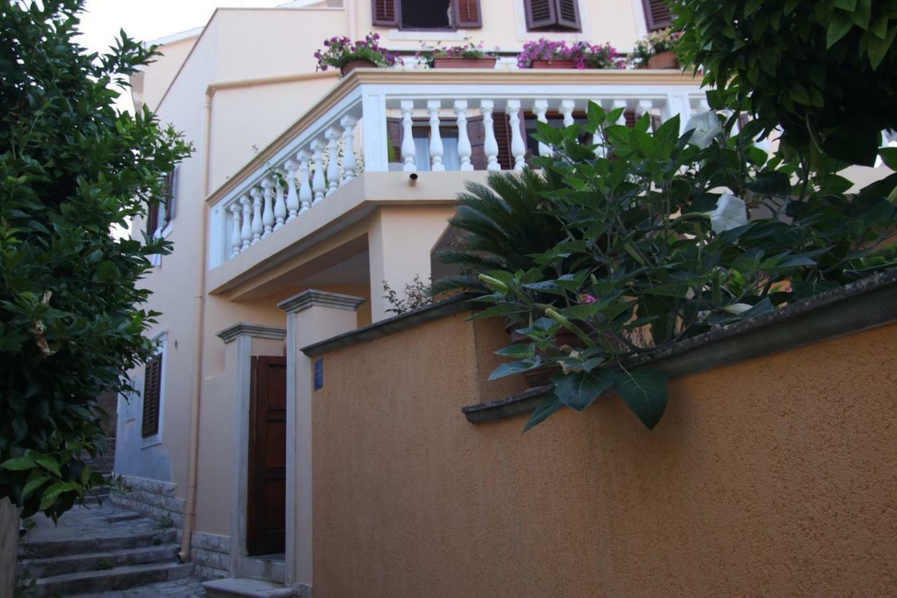 App With A Lovely Patio Mali Lošinj Εξωτερικό φωτογραφία
