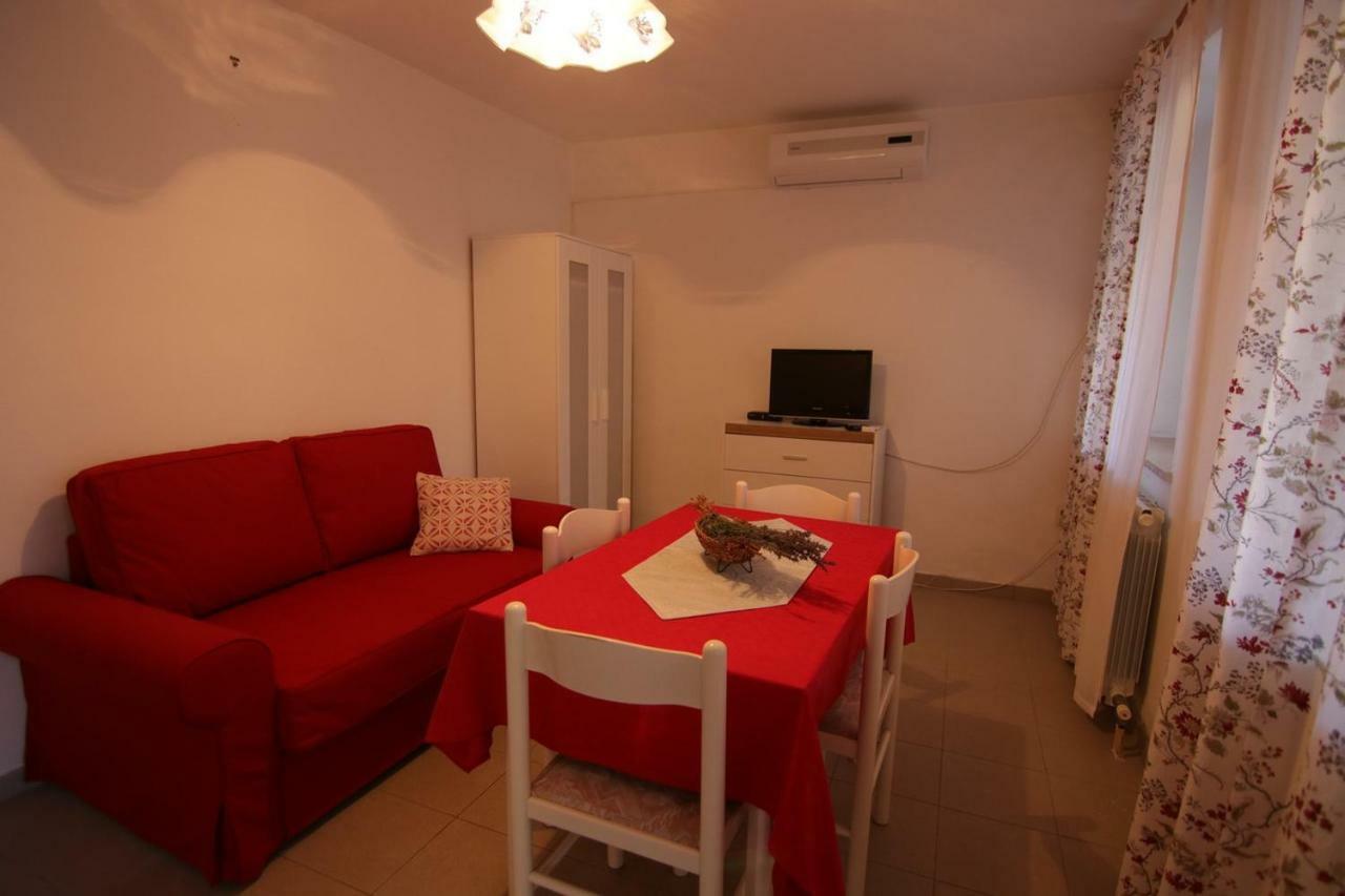 App With A Lovely Patio Mali Lošinj Εξωτερικό φωτογραφία