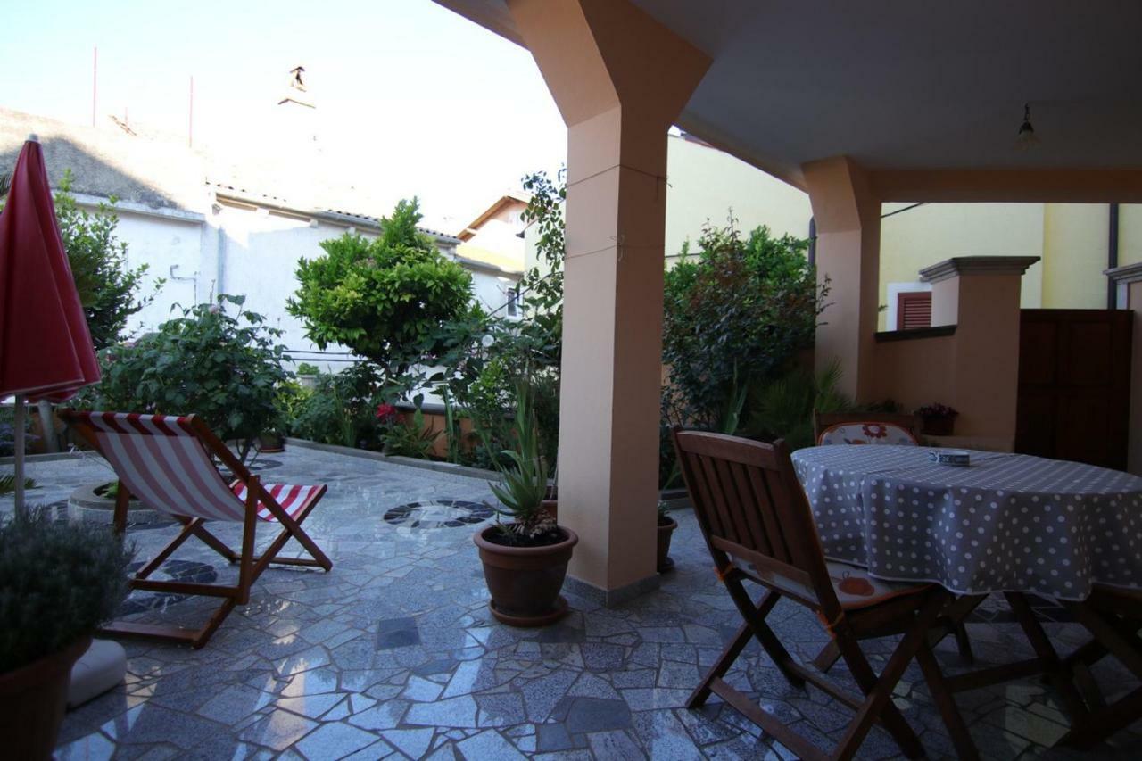 App With A Lovely Patio Mali Lošinj Εξωτερικό φωτογραφία